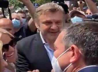 Γκλέτσος εκθειάζει Τσίπρα στην Άρτα: «Καλώς ήρθες πρόεδρε και αυριανέ πρωθυπουργέ μας»