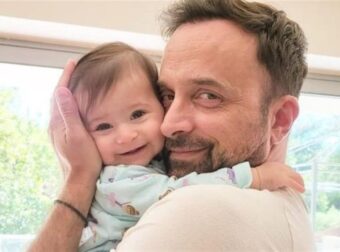 Στις παραλίες του Άγιου Δομίνικου – Το τρυφερό βίντεο του Γιώργου Λιανού με την 14 μηνών κόρη του