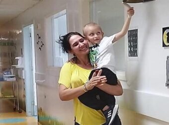 Ο μικρός Νικόλας κέρδισε τον καρκίνο και χτύπησε το καμπανάκι της νίκης