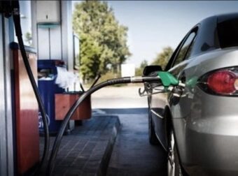 Θεσσαλονίκη: 21χρονος φούλαρε το αμάξι του 133 ευρώ βενζίνη και έγινε καπνός