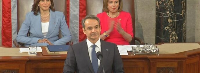 Μητσοτάκης στο Κογκρέσο: «Στο ελληνικό κοινοβούλιο δεν με χειροκροτούν τόσο»