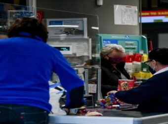 Πολλά χαμόγελα στα σούπερ μάρκετ της χώρας: Δεκάδες ανοιχτές θέσεις εργασίας – Δείτε τις ειδικότητες