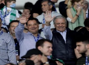 Οι επώνυμοι που βρέθηκαν στις εξέδρες του τελικού: Κοσιώνη, Μπακογιάννης, Άδωνις, Αβραμόπουλος [φωτο]