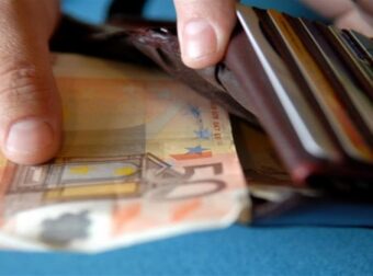 Η Ισπανία δείχνει τον δρόμο: Στα 1.000 ευρώ ο κατώτατος μισθός με αναδρομική ισχύ