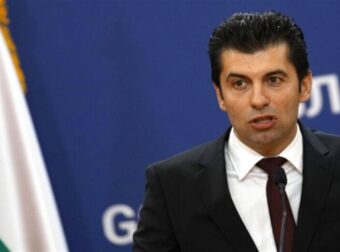 Ο πρωθυπουργός της Βουλγαρίας ζητάει από τους πολίτες να δωρίσουν έναν μισθό τους για την Ουκρανία