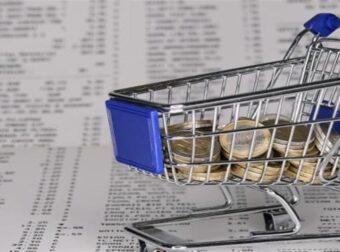 Τα απόνερα της ακρίβειας: Μείωσαν την κατανάλωση του ρεύματος 6 στους 10 – «Κομμένο» και το σούπερ μάρκετ