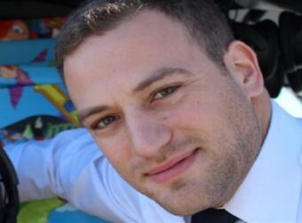 Θραύση κάνει ο Μπάμπης Αναγνωστόπουλος: «Τον περιμένω, πολλές ερωτευμένες μαζί του»