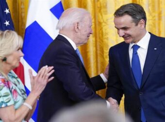 Ο Μπάιντεν επαινεί την Ελλάδα για τον ηγετικό ρόλο στον πόλεμο της Ουκρανίας