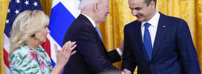 Ο Μπάιντεν επαινεί την Ελλάδα για τον ηγετικό ρόλο στον πόλεμο της Ουκρανίας