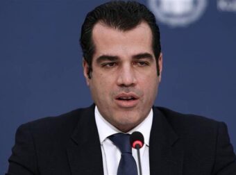 Πλεύρης: «Οι ανεμβολίαστοι είναι δημόσιος κίνδυνος για την κοινωνία»