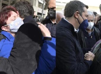 Οι κάτοικοι στον Βύρωνα υποδέχτηκαν τον Τσίπρα με ουρλιαχτά: «Νάτος, νάτος ο Πρωθυπουργός»