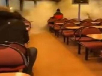 Σοκαριστικό βίντεο: Τεράστια κύματα σπάνε τα τζάμια σε ferry boat