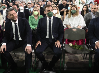 Συνέδριο ΠΑΣΟΚ-ΚΙΝΑΛ: Άδεια καρέκλα, τριαντάφυλλο Φώφης Γεννηματά και Vangelis [φωτο, video]