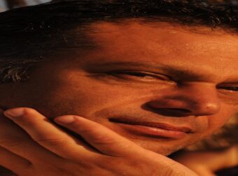 Γιάννης Παπαγιάννης: «Το ίδιο το βιβλίο κατά τη διάρκεια της γραφής και μέσα από τη διαδικασία της με επαναπροσανατολίζει σαν άνθρωπο»