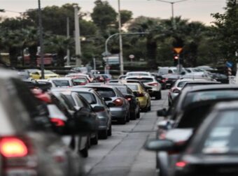 Κυκλοφοριακό κομφούζιο: «Στενάζουν» οι δρόμοι της Αττικής και οι οδηγοί – Μεγάλο μποτιλιάρισμα στον Κηφισό (photo)