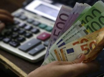 Κοινωνικό μέρισμα: Ποιοι θα πάρουν 300 ευρώ για ακρίβεια. Αυστηρά κριτήρια για δικαιούχους