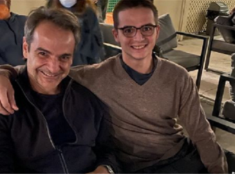 Τετ α τετ Μητσοτάκη και Σαμαρά τζούνιορ  στο Συνέδριο: Ίδιος ο πατέρας του ο Κώστας Σαμαράς [φωτο]