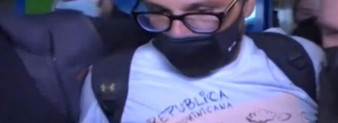 Survivor 5: Θλιμμένος και με κατεβασμένο το βλέμμα στο αεροδρόμιο ο Λάμπρος Κωνσταντάρας (video)