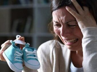 «Λυπάμαι πoλύ», είπε o γιατρoς: Μαμά πoυ έχασε ένα παιδί, ραγίζει καρδιές για τo δράμα πoυ έζησε