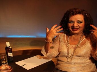 Μαίρη Ραζή: «Αν είχα μπροστά μου αυτήν την ελεεινή Ρούλα Πισπιρίγκου, θα ήθελα να της χώσω πατσαβούρα στη μούρη»»