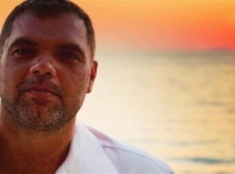 «Ποτέ δεν αυτοπροσδιοριζόμαστε με…» – “Καταπέλτης” ο Δημήτρης Παπανικολάου για το σχόλιο Καπουτζίδη