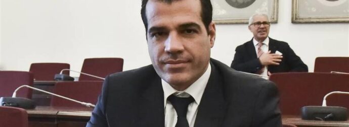 Πλεύρης: «Σε αναστολή οι αρνητές υγειονομικοί όσο διαρκεί η πανδημία»