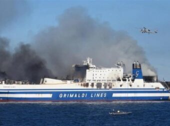 Euroferry Olympia: «Μάχη» για τους 12 αγνοούμενους στο πλοίο