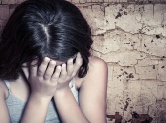 Σοκ στις Σέρρες – 22χρονη κατήγγειλε τον πατέρα της για βιασμό. Η μητέρα της είχε καταλάβει;