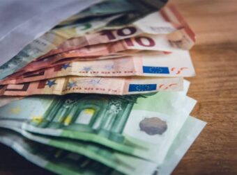 Επιστρεπτέα προκαταβολή: Νέες αλλαγές σε ημερομηνίες, δόσεις, εκκαθαριστικά. Τι ισχύει για παράταση