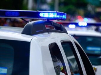 Πειραιάς: Ληστής πήρε από πίσω 11χρονο μετά το σχολείο – Τον έσπρωξε και μπήκε στο σπίτι του