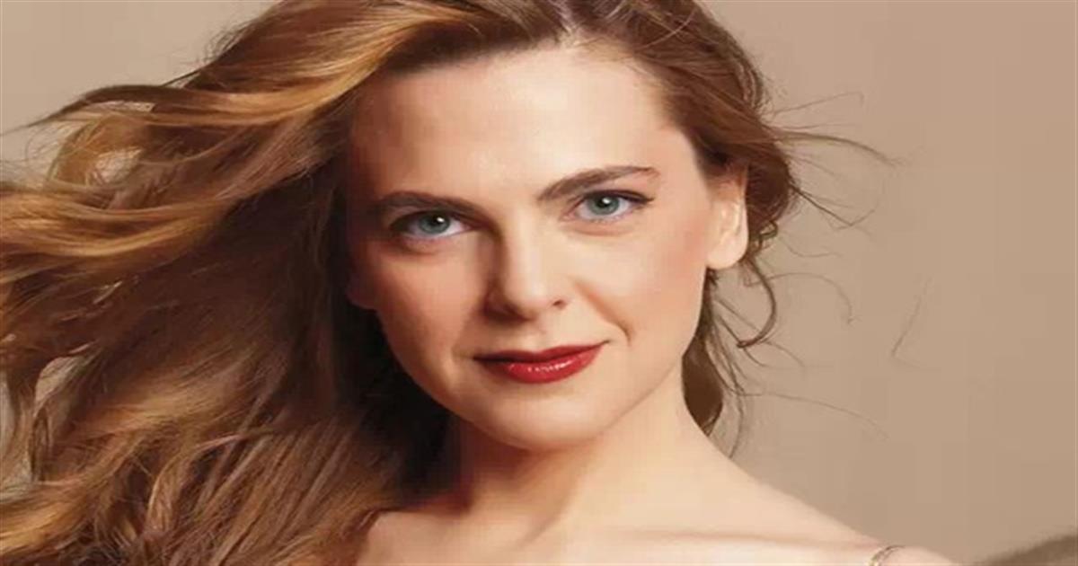 Δεν άντεξε η Ρένα Μόρφη: «Στην αρχή με απέρριψε – Ήμουν 19 ετών και…» (Video)