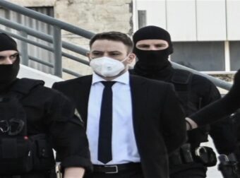 Προκλητική και ειρωνική απάντηση Μπάμπη Αναγνωστόπουλου στον πατέρα της Καρολάιν: «Σεβαστές οι απόψεις του…» (video)