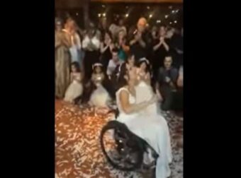 Ζεϊμπέκικο από νύφη σε αμαξίδιο – Άξιο θαυμασμού: Από τις ομορφότερες στιγμές που έχετε δει! (video)