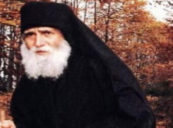 Μιλούσε για παγκόσμια δικτατορία: Ανατριχιαστική προφητεία του Άγιου Παϊσιου – «Θα καταντήσουν τον άνθρωπο έναν αριθμό»