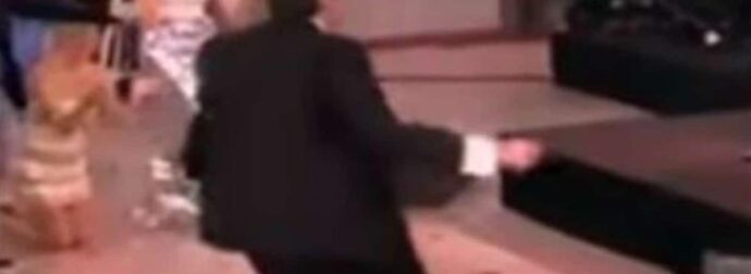 Όταν ο Γιώργος Λιάγκας είχε ντέρτια: Το μερακλίδικο ζεϊμπέκικο που «έριξε» στα πατώματα τη Φαίη Σκορδά (Video)