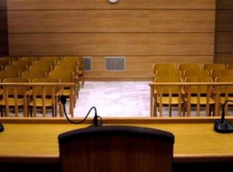«Σταχτοπούτα των Παξών»: Ο πατριός με βίαζε και η μητέρα μου με χτυπούσε με τον πλάστη-σοκαριστική κατάθεση