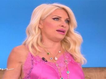 «Κόκαλο» όλοι με την Ελένη Μενεγάκη: «Μέτρησα όλα τα σκαλοπάτια! Είχα ξεχάσει ότι το ένα μου παιδί…»