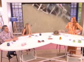 Σωριάστηκε ο κάμεραμαν στον αέρα του Mega: Τρόμαξαν στο πλατό – «Είναι καλά ο άνθρωπος;»