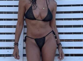 Καuτή 47άρα Ελληνίδα ηθοποιός με μαγιό-κορδόνι! Υπόκλιση