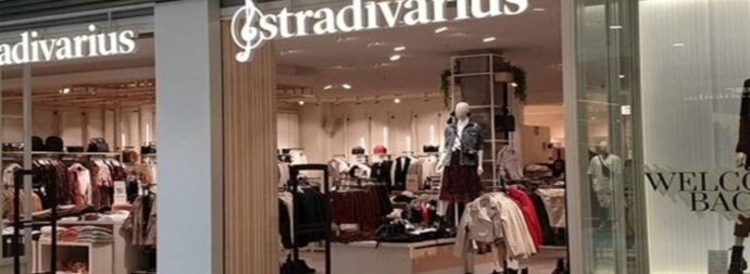 Το sεxy φόρεμα από τα Stradivarius με τιμή ΣΟΚ – Κοστίζει μόνο 19,99 €!