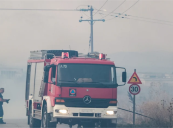 ΚΑΙΓΟΜΑΣΤΕ ΚΑΙ ΣΗΜΕΡΑ! Φωτιά πολύ κοντά σε σπίτια στο Ζευγολατιό(ΒΙΝΤΕΟ)