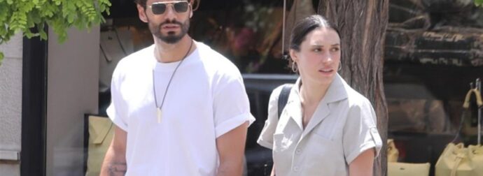 Αντίγραψε το look της Ραφαέλας Ψαρρού από 29,99 ευρώ στο Mango