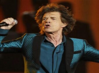 Bιέννη: Ο «γερόλυκος» Μικ Τζάγκερ απολαμβάνει το «βρώμικο» της πόλης πριν τη συναυλία