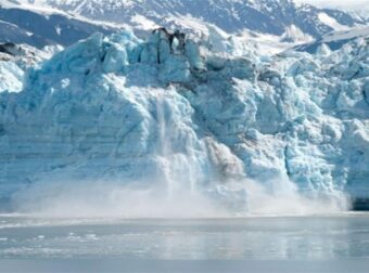 Αλάσκα: Κρουαζιερόπλοιο συγκρούστηκε με παγόβουνο – Το συγκλονιστικό βίντεο που τράβηξε τρομοκρατημένος επιβάτης!
