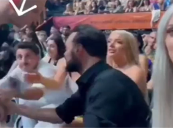 MAD VMA 2022: Σάλος με ντιβιλίκια Αρσεκάνου-Ζόζεφιν. Πώς έσπρωξαν νεαρό που τους έκρυβε [video]