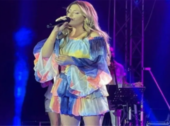 Έλενα Παπαρίζου: Πάγωσε όταν άντρας κατέβασε το παντελόνι σε συναυλία. Τι έκανε αμέσως [video]