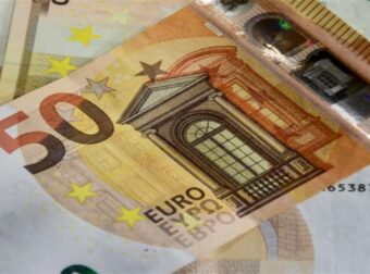 Αρνητικό ρεκόρ 20ετίας για το Ευρώ: Στο χαμηλότερο επίπεδό του – «Άγγιξε» την απόλυτη ισοτιμία με το δολάριο!