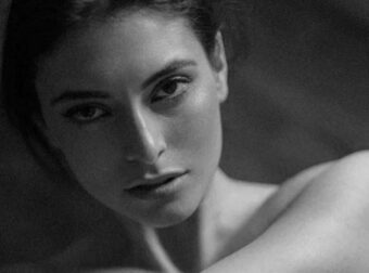 Η Εύη Ιωαννίδου διαλύει κάθε φαντασία με το μικροσκοπικό της μπικίνι