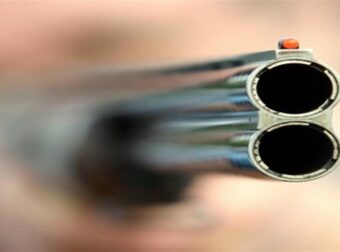 Τρόμος στη Θεσσαλονίκη: Άνδρας μπούκαρε με καραμπίνα σε αντιπροσωπεία αυτοκινήτων – Απείλησε εργαζόμενους