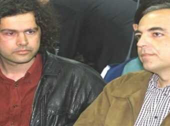 Σαν σήμερα: 20 χρόνια από τη νύχτα που χτυπήθηκε η «17 Νοέμβρη» – Πώς ένα… κινέζικο ρολόι σήμανε την αρχή του τέλους της οργάνωσης (video)